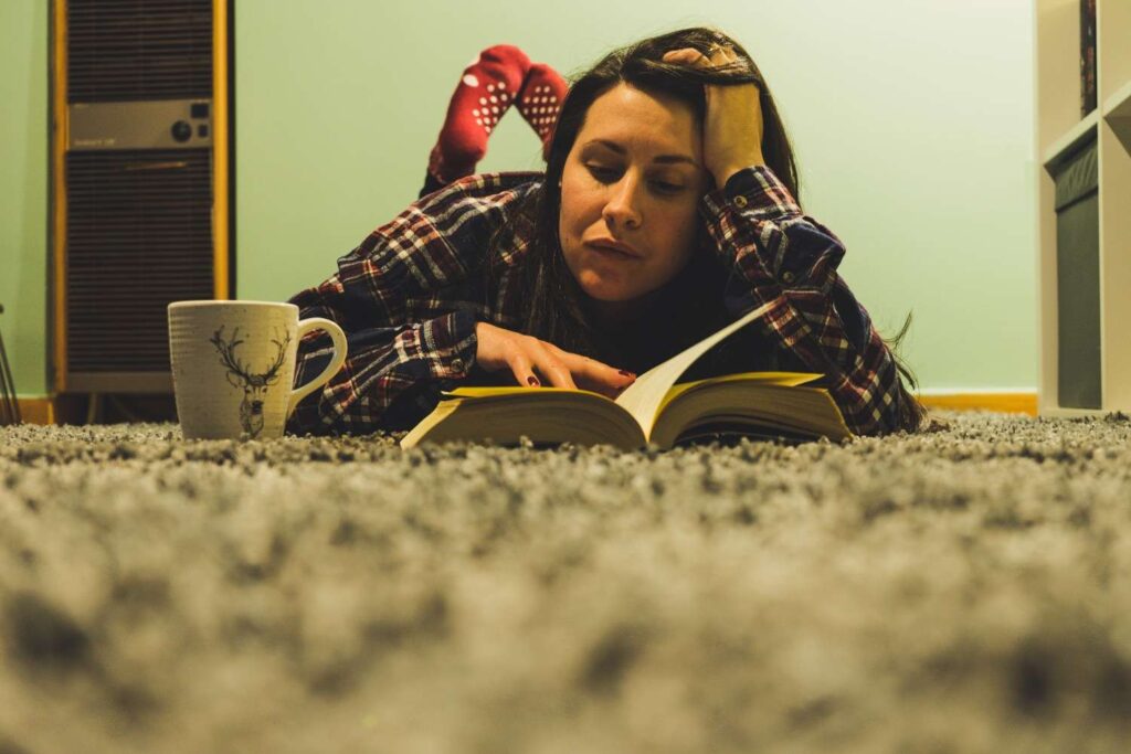 Books Like Divergent With Strong Female Leads