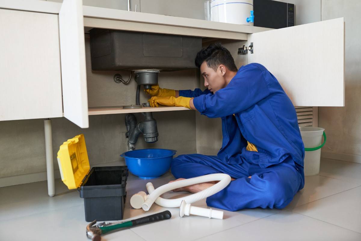 Handling the Unexpected: Tips from an Emergency Plumber for Urgent Situations